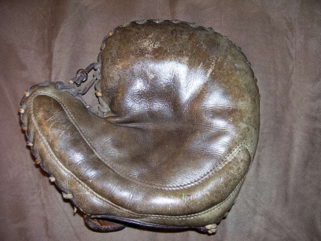 Early 1900's Spalding Crescent Basemitt Front